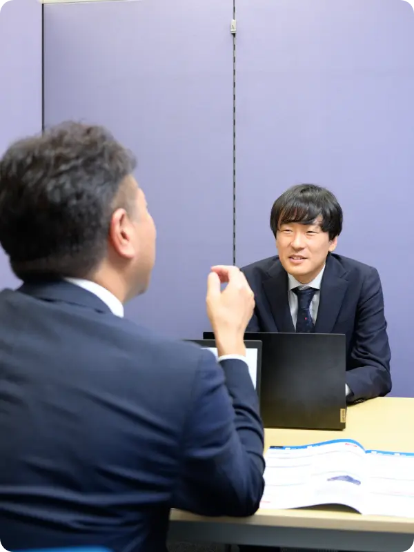 職場での社員の様子