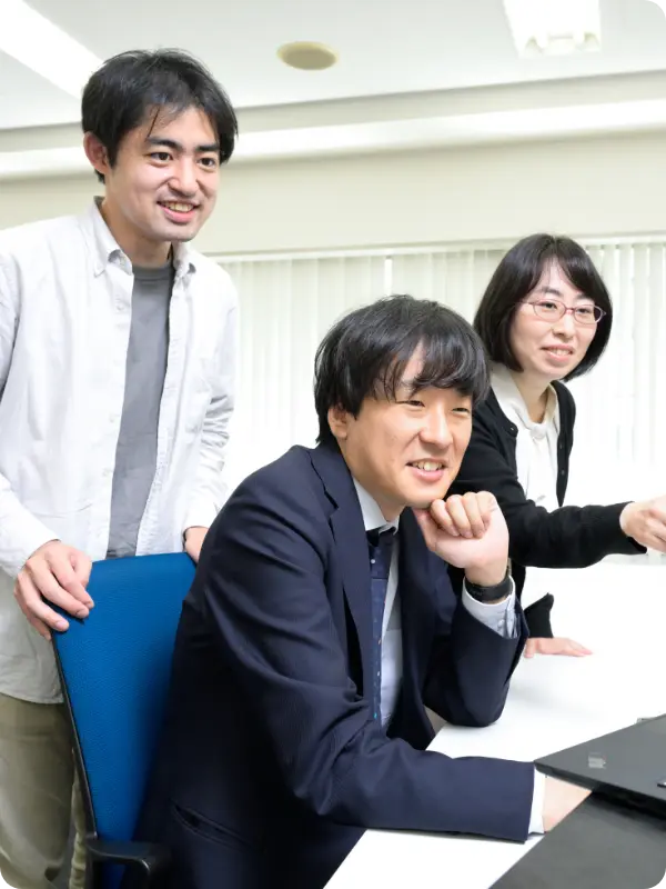 職場での社員の様子