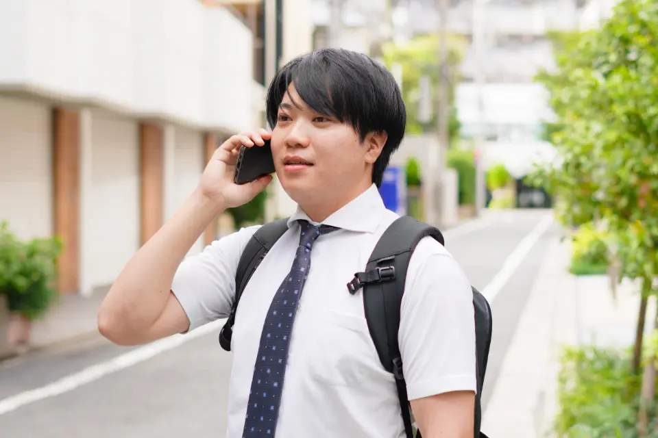 お客様のもとへ向かう営業社員
